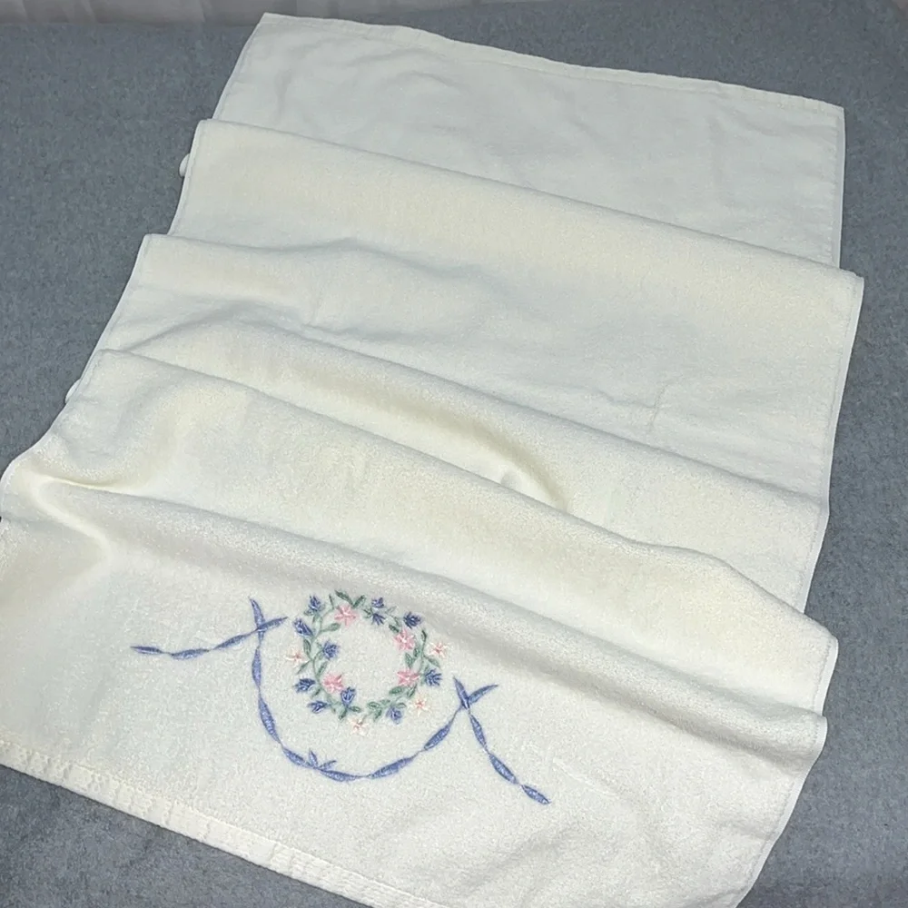 Ivory Floral Bath Towel Set Cottagecore Embroidered - Picture 5 of 8